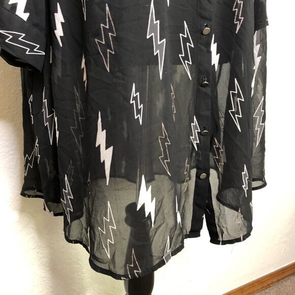 Torrid black white lightning sheer button down top size 5 or 5X - Picture 5 of 15